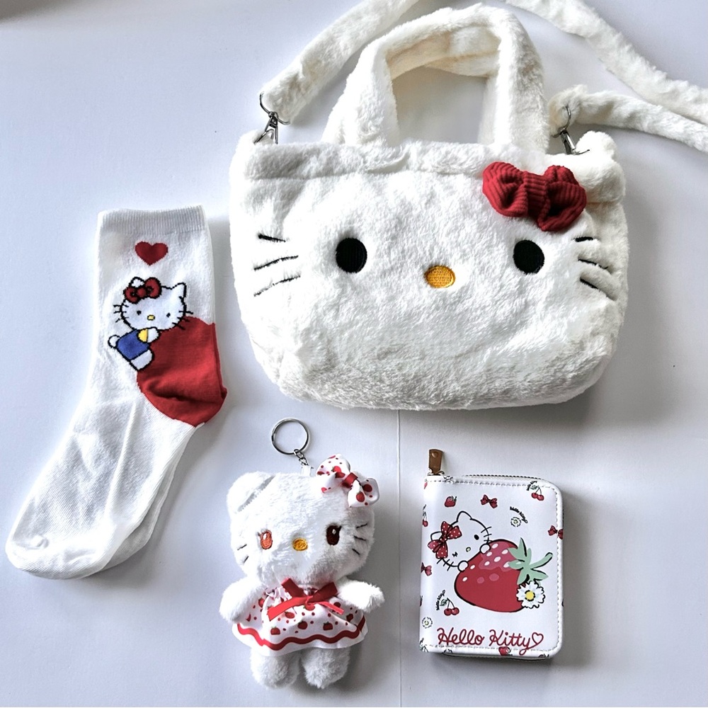 ❤️(HK0042) Hello Kitty Adorable 4-Piece Cozy Plush Purse Bundle. - Picture 9 of 9